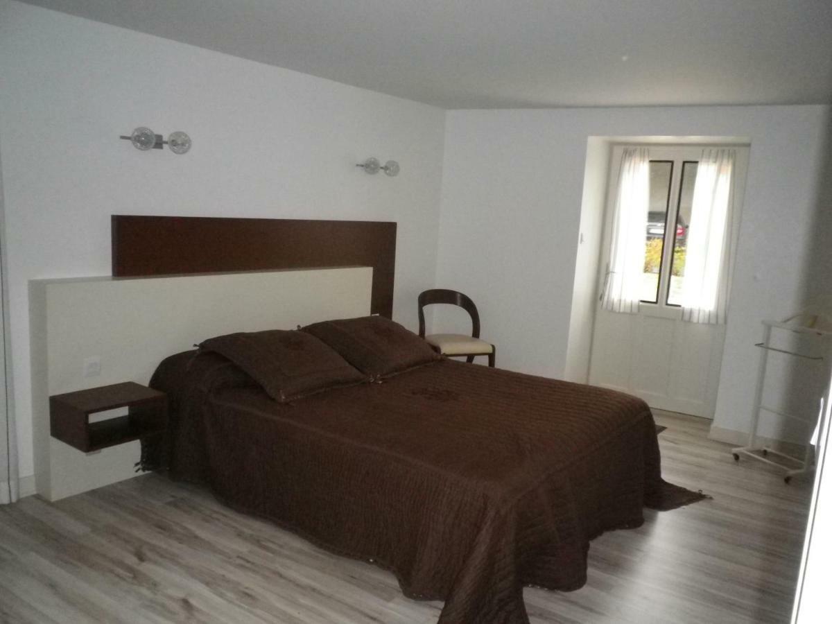 Logis Du Jacquelin Hotel Doussay ภายนอก รูปภาพ