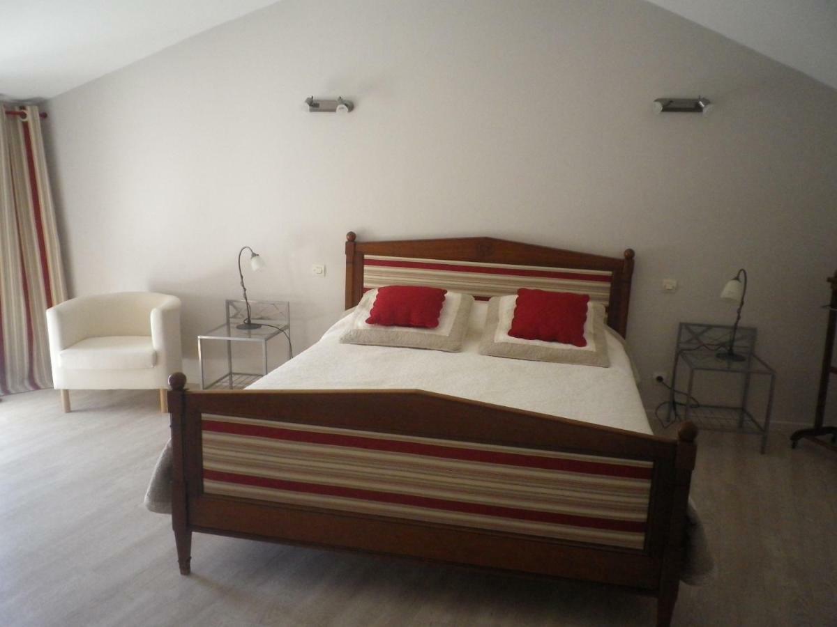 Logis Du Jacquelin Hotel Doussay ภายนอก รูปภาพ